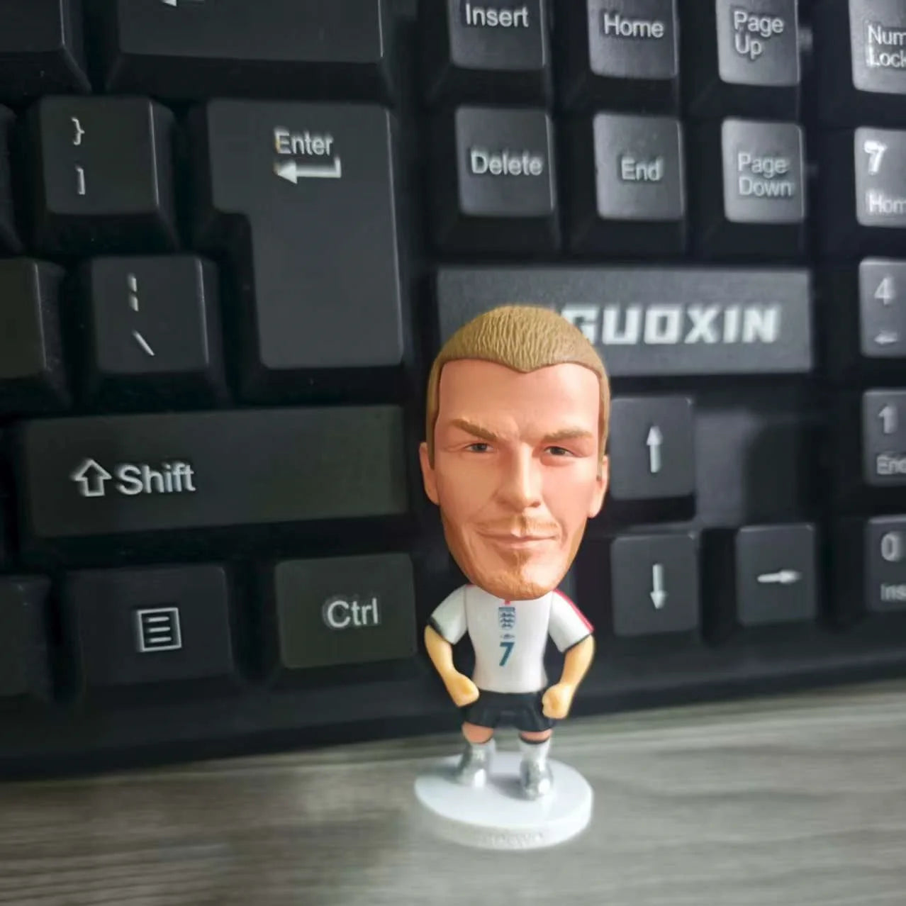 Boneco Jogador de Futebol em Resina 6,5cm — Enfeite para Carro Copa 2026