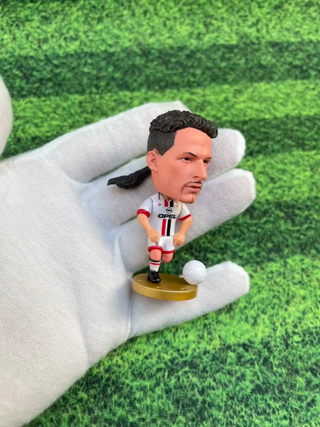 Boneco Jogador de Futebol em Resina 6,5cm — Enfeite para Carro Copa 2026